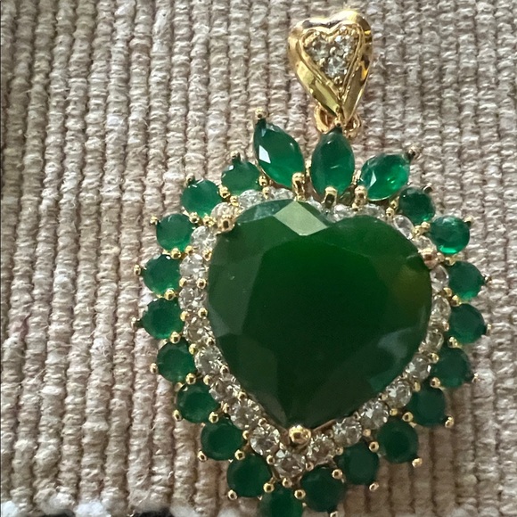 Elegant Asian Jewelry Green Emerald Heart cubic Pendant. Fashionable Attractive - Picture 8 of 8